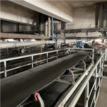 Transportor cu bandă prin jgheab